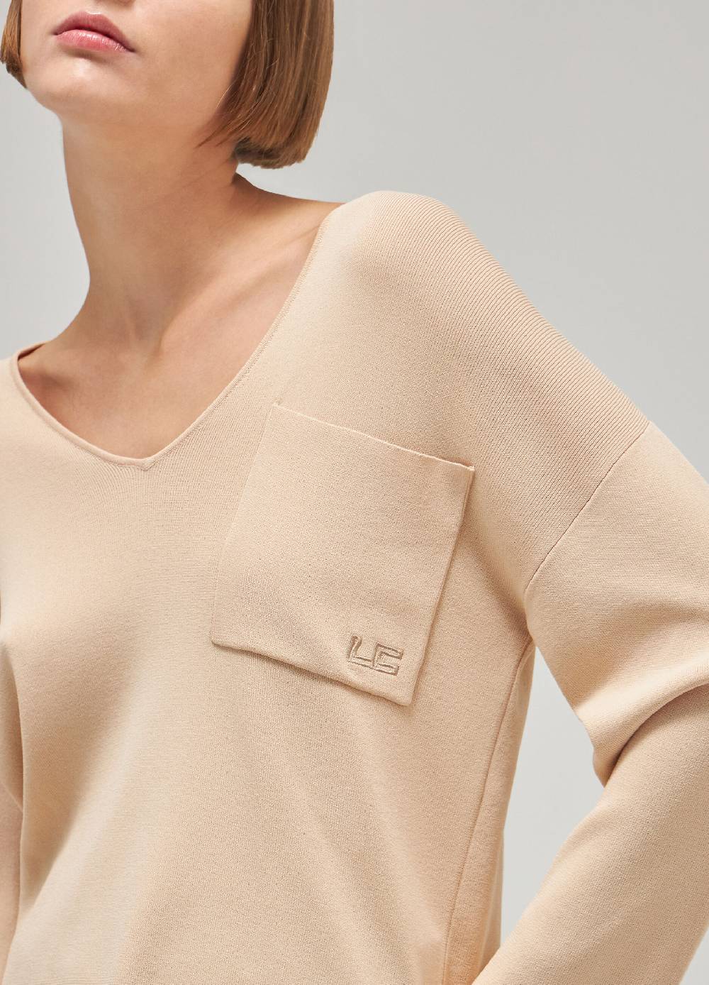 LES COPAINSMaglia tricot con scollo a V in misto viscosa 2025
