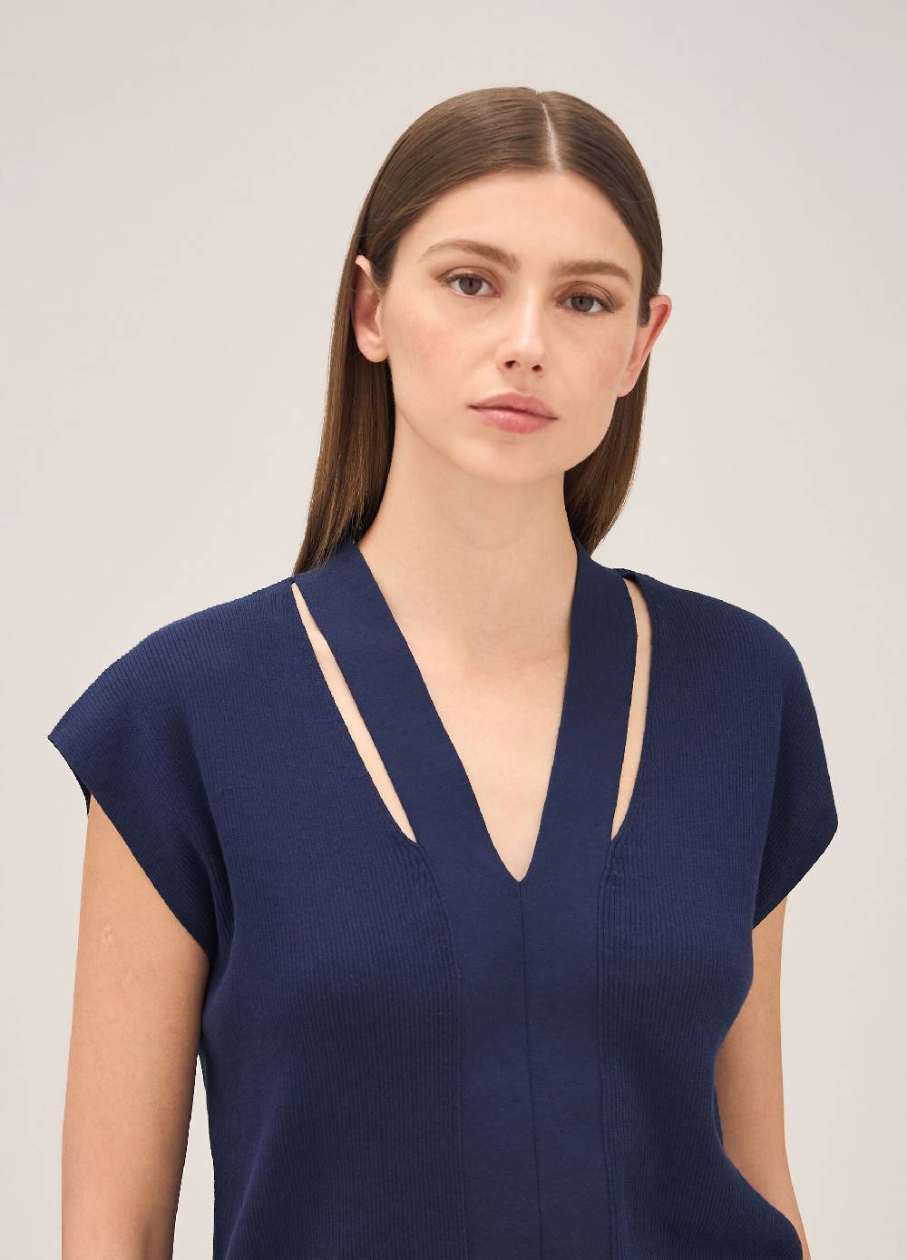 LES COPAINSMaglia tricot con scollo a V 2025