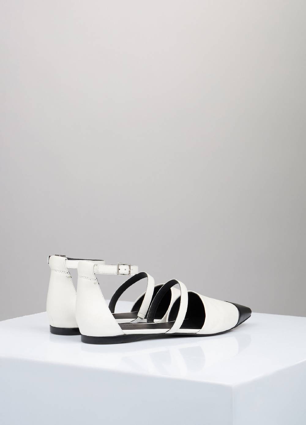 LES COPAINSBallerine in vera pelle con laccetto alla caviglia 2025