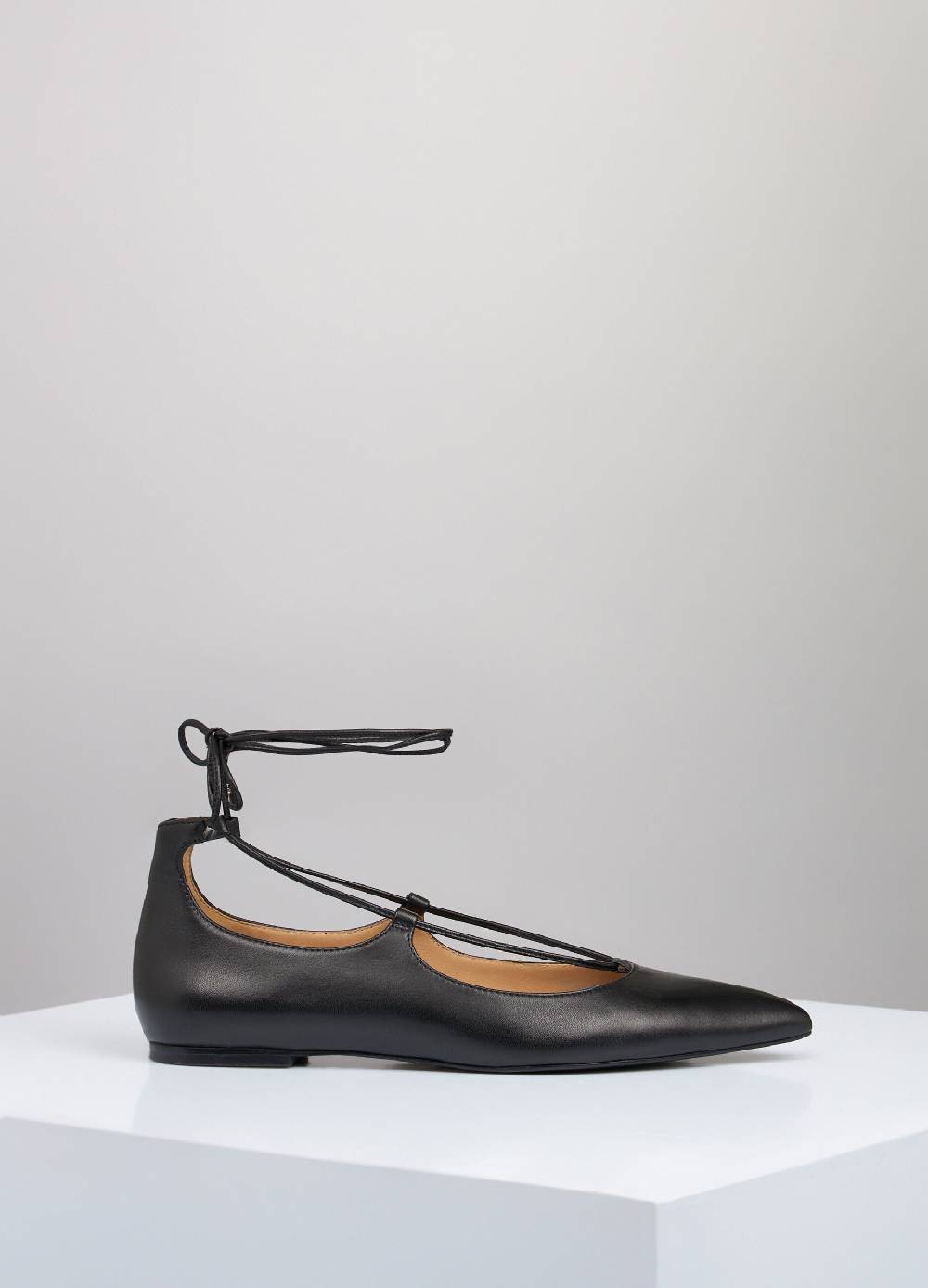 LES COPAINSBallerine in vera pelle con laccetti In Linea