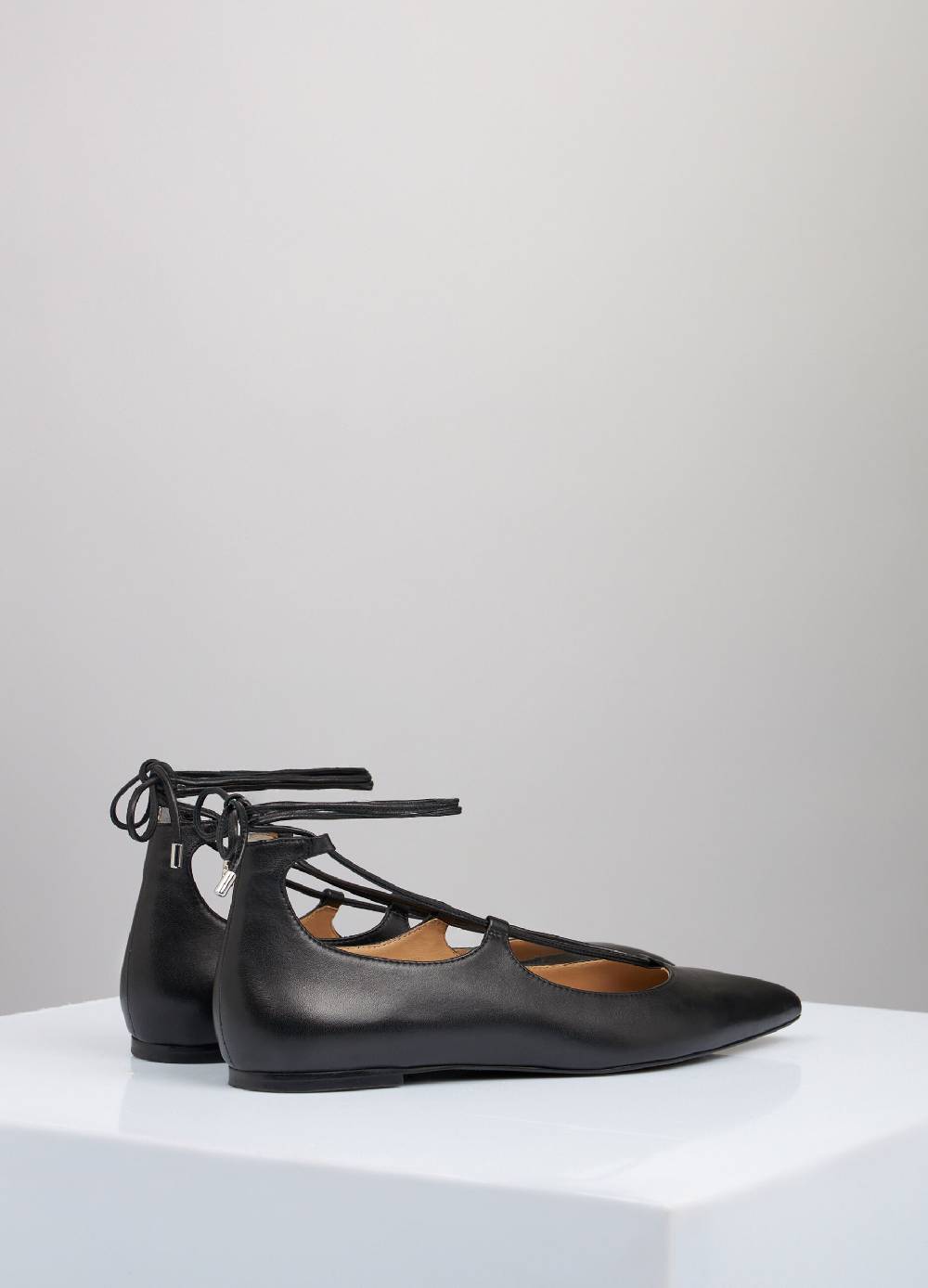 LES COPAINSBallerine in vera pelle con laccetti In Linea