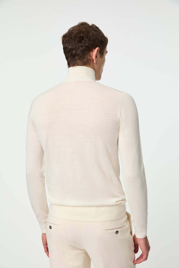 L.B.M. 1911 Maglia dolcevita in lana ultralight bianco latte Maglia dolcevita in lana ultralight bianco latte Presa