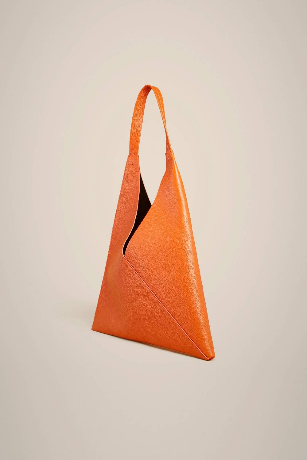 Liviana Conti MAXI HOBO S4AA4SA02C36-0.NR 2025