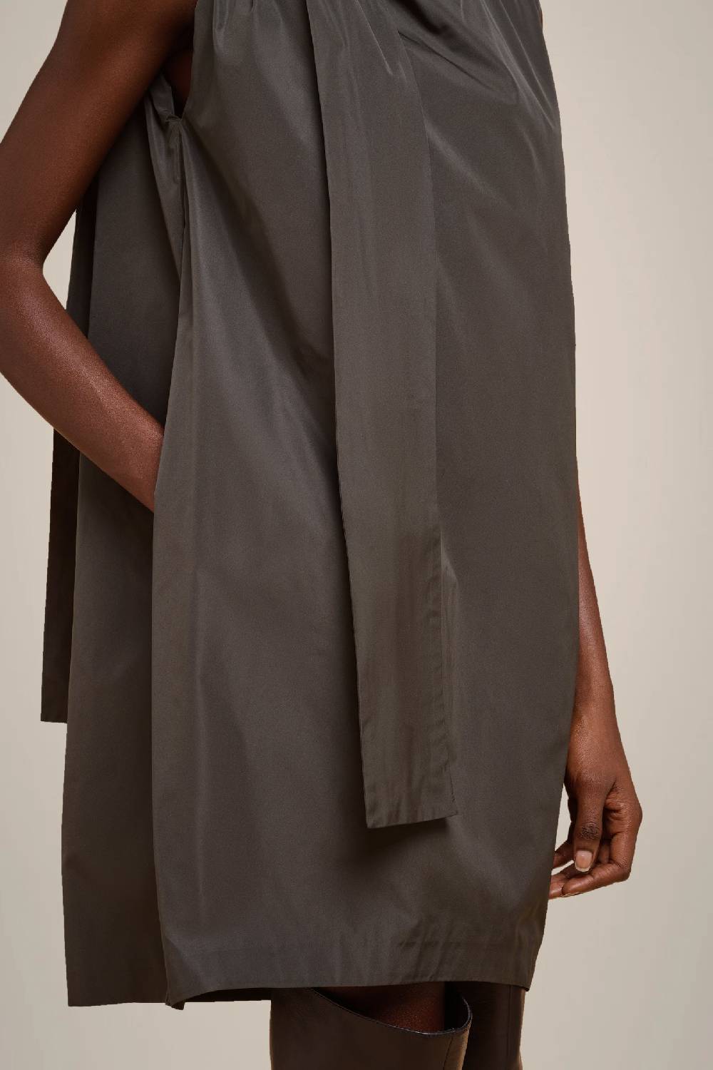 Liviana Conti ABITO CON FIOCCO IN TAFFETA' W4FF4WY22S89-0.38 Offerta