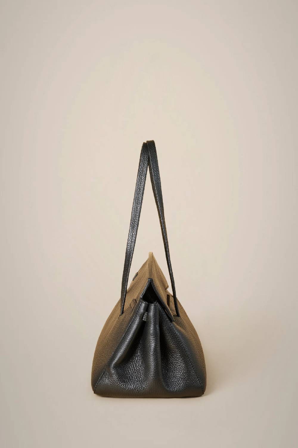 Liviana Conti HAND BAG CON PATTINA W4AA4WA05Y69-0.NR Fino al 50% di sconto