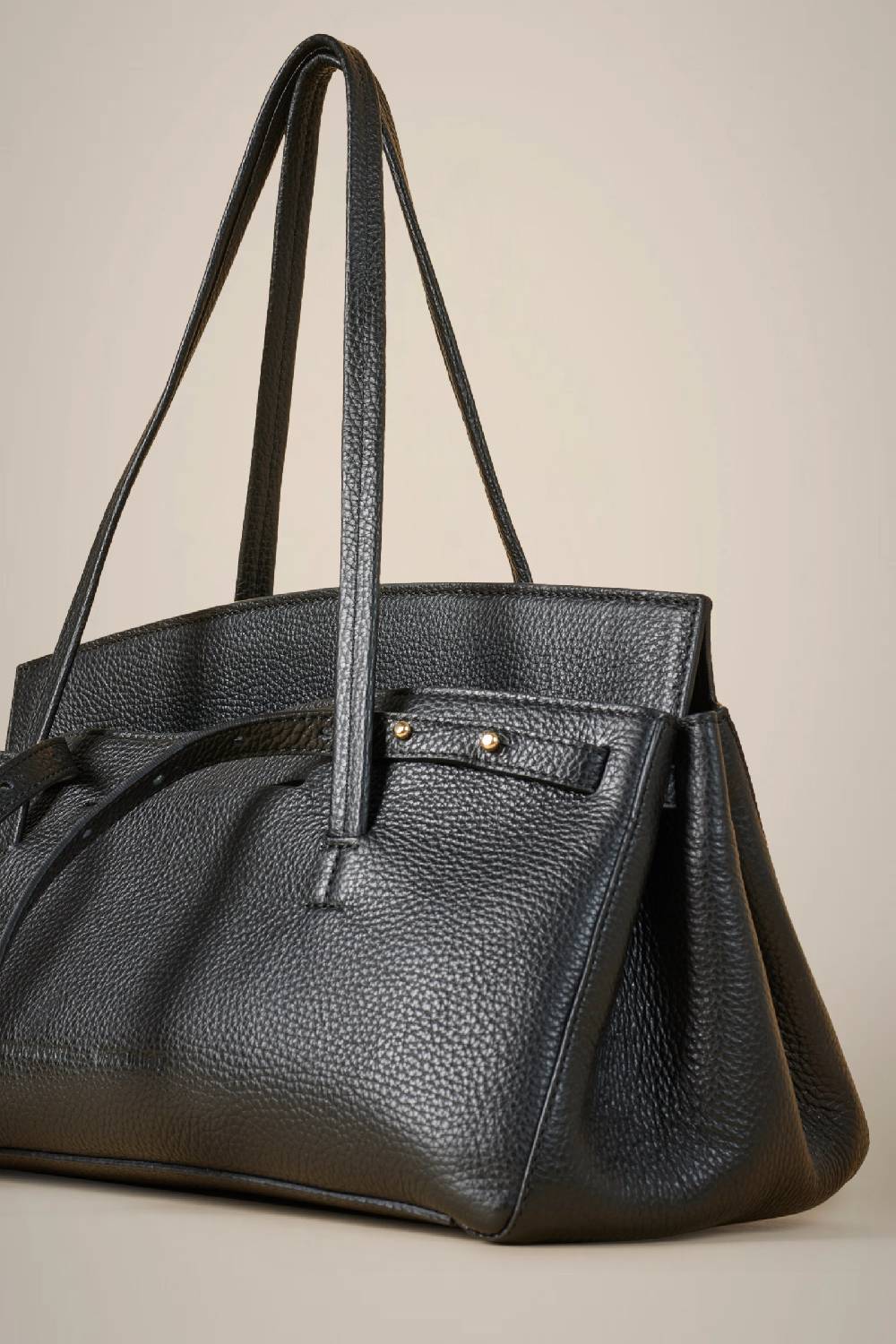 Liviana Conti HAND BAG CON PATTINA W4AA4WA05Y69-0.NR Fino al 50% di sconto