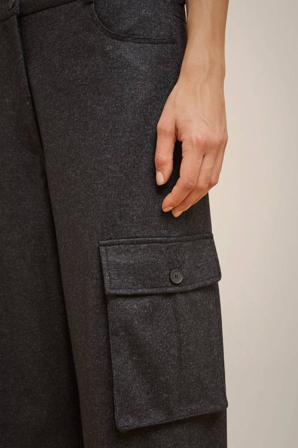 Liviana Conti PANTALONE CARGO IN PANNO CASHMERE W4FF4WN36Y49-0.38 Acquista Ora