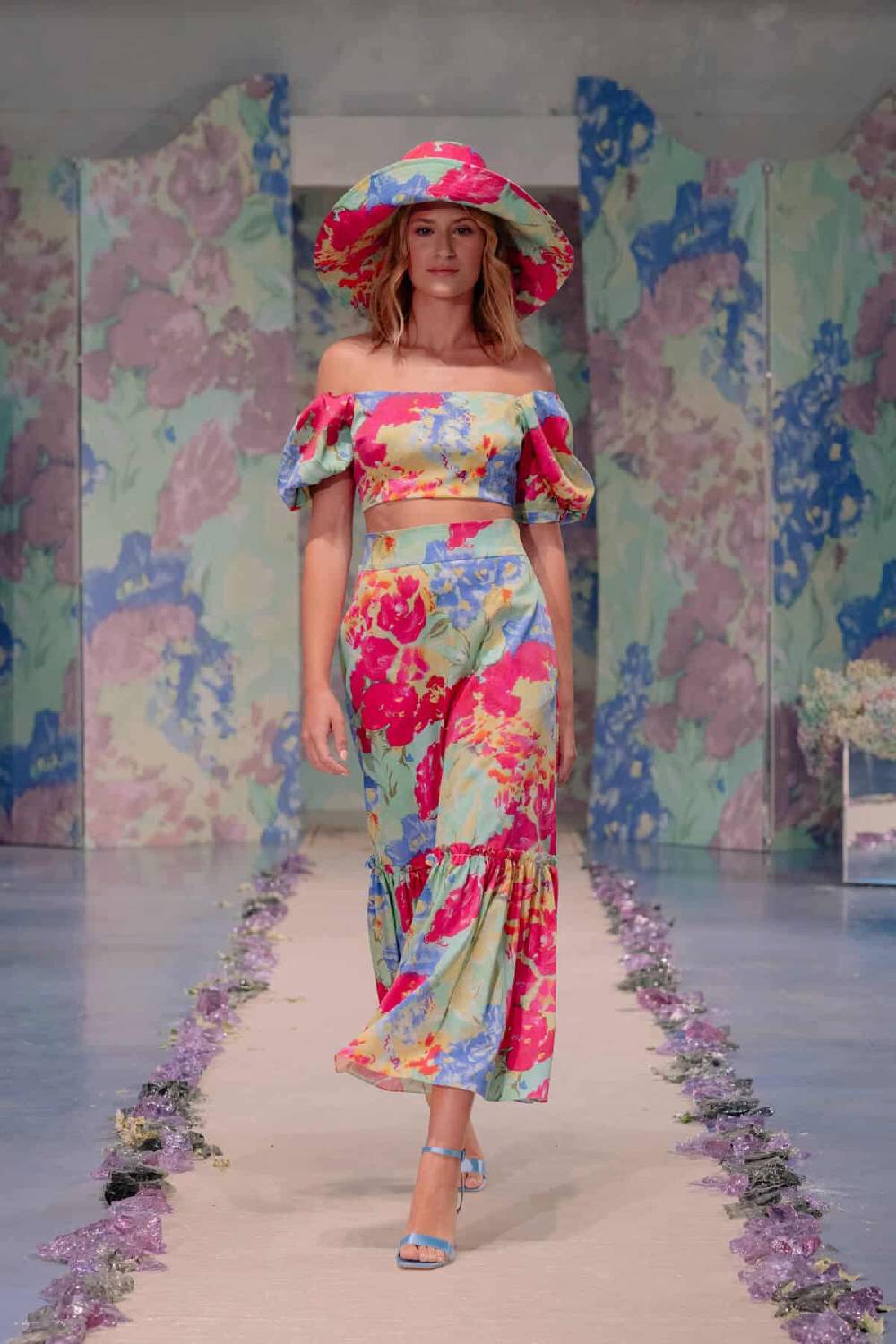 Luisa Beccaria Cappello in cotone a tesa larga con fiori astratti Sostegno trimestrale