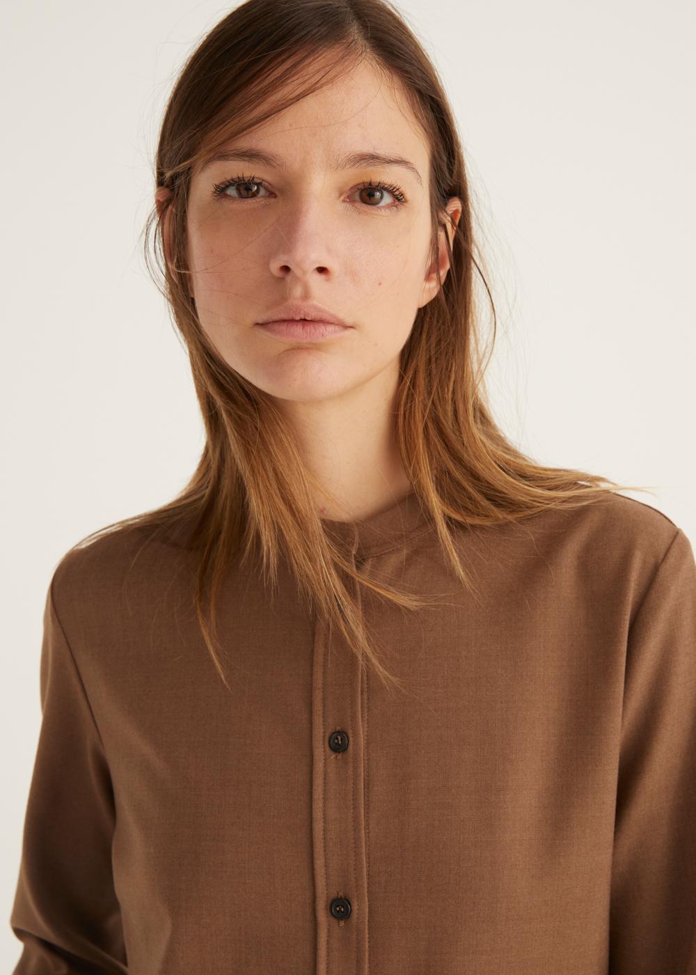Rosso35 Camicia con collo alla coreana In Linea