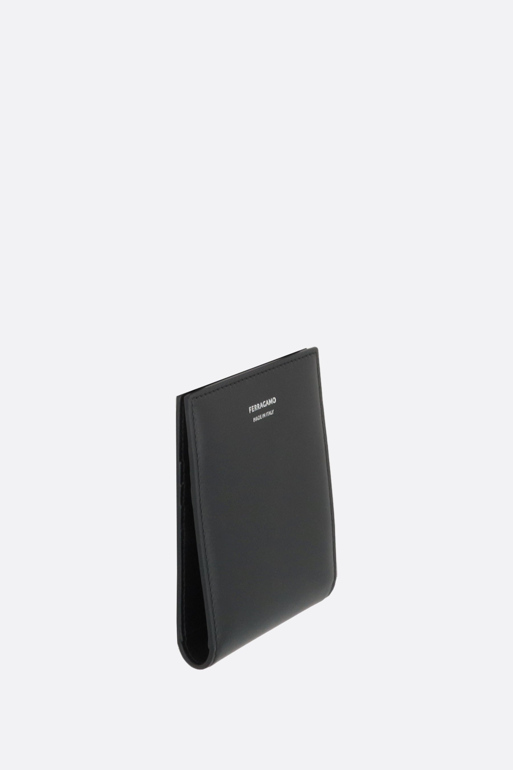 FERRAGAMO porta carte a libro in pelle liscia con tracolla Outlet