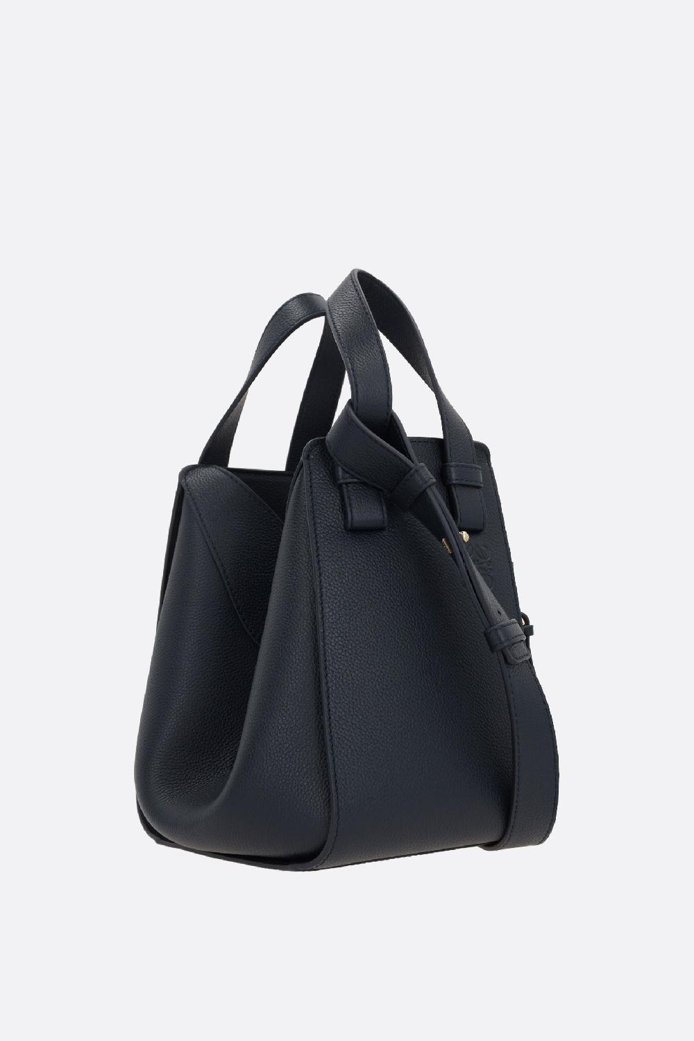 LOEWE borsa compatta Hammock in pelle martellata Italia