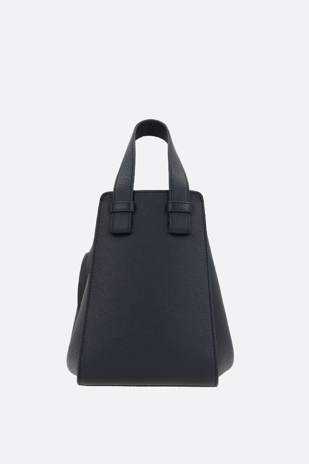 LOEWE borsa compatta Hammock in pelle martellata Italia
