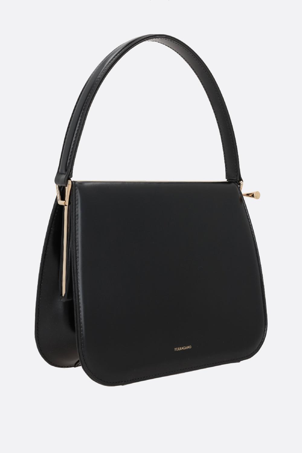 FERRAGAMO borsa a mano New Frame in pelle liscia Ultimi due giorni