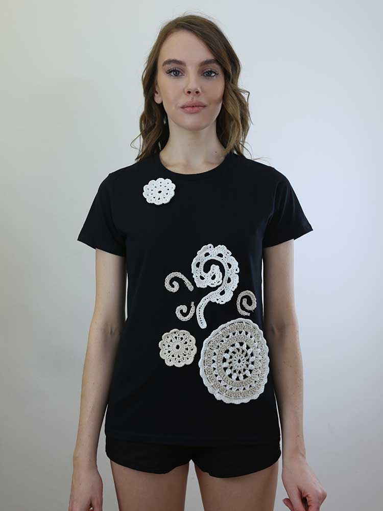 Tricot à Porter T-SHIRT SCOLLO GIRO CON APPLICAZIONI CROCHET Moda
